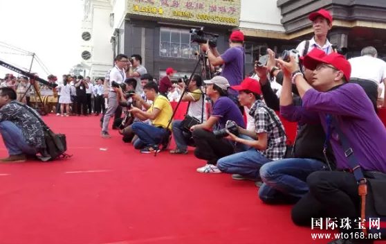 彩宝之都，载誉启航--中国海丰首届国际珠宝交易会隆重开幕