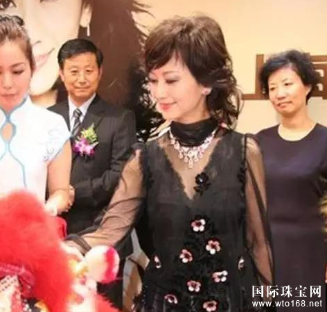 老凤祥曾花重金请赵雅芝代言