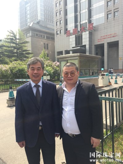 （左起）中央云智库首席专家史宪文先生、宋妃珠宝执行总经理林非先生